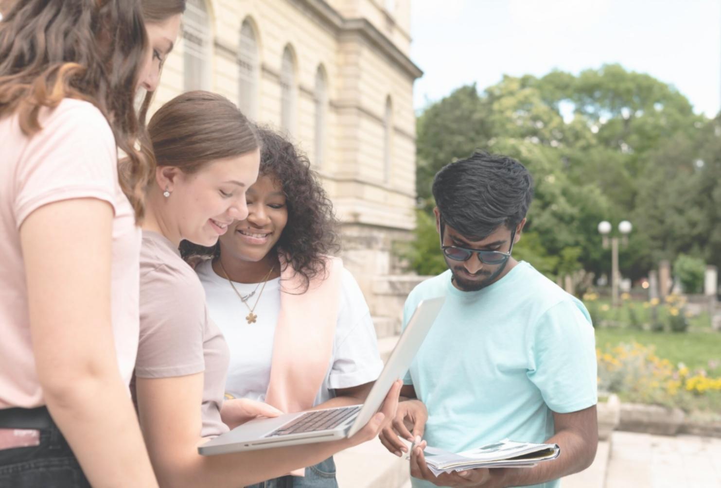 Finanzanalysen und Investmentstrategien werden besprochen